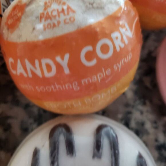 Lot of 11 Bathbombs, 7 Candy Corn/Maple & 4 Speciality Donuts - Picture 5 of 6